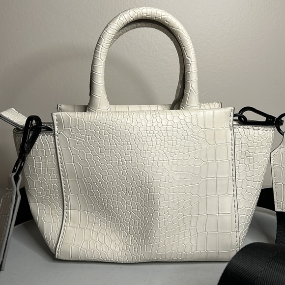 Kendall & Kylie Small Crossbody Purse White NWT - Picture 3 of 16